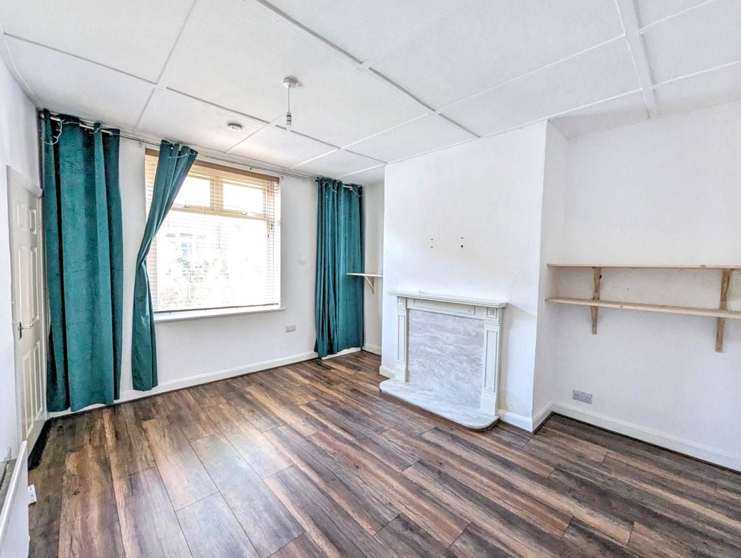 Property image 2 of 9