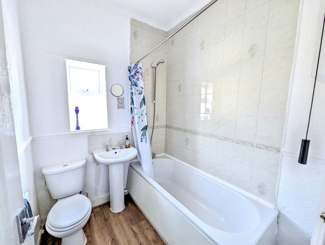 Property image 8 of 9