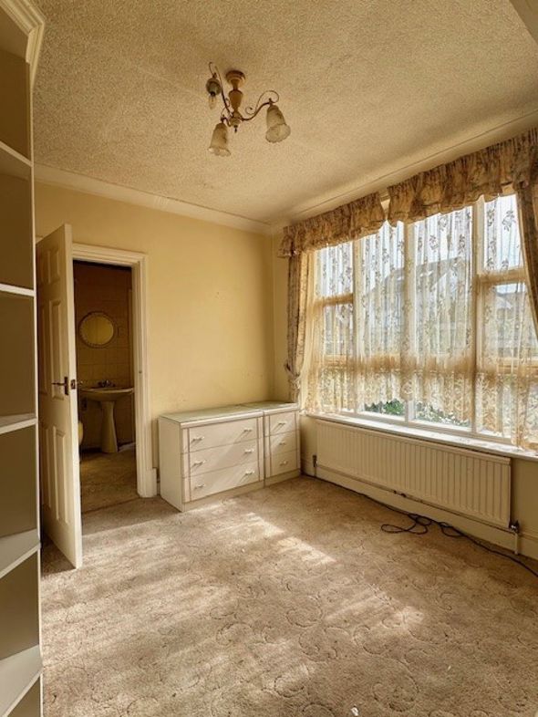 Property image 35 of 47