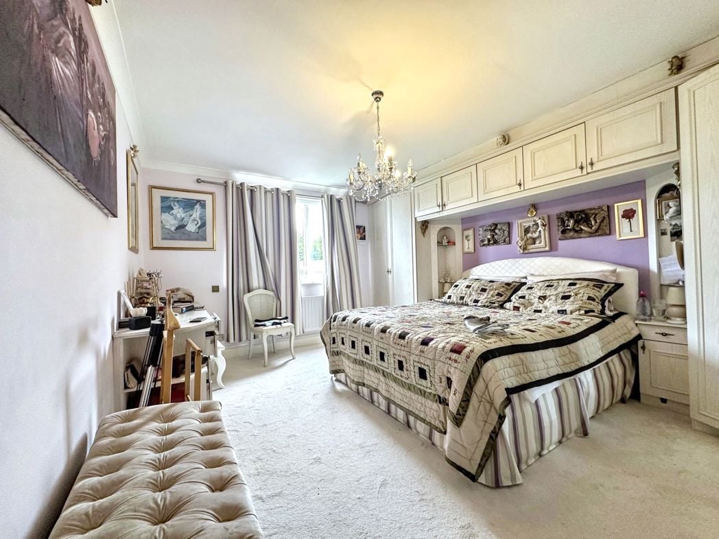 Property image 16 of 31