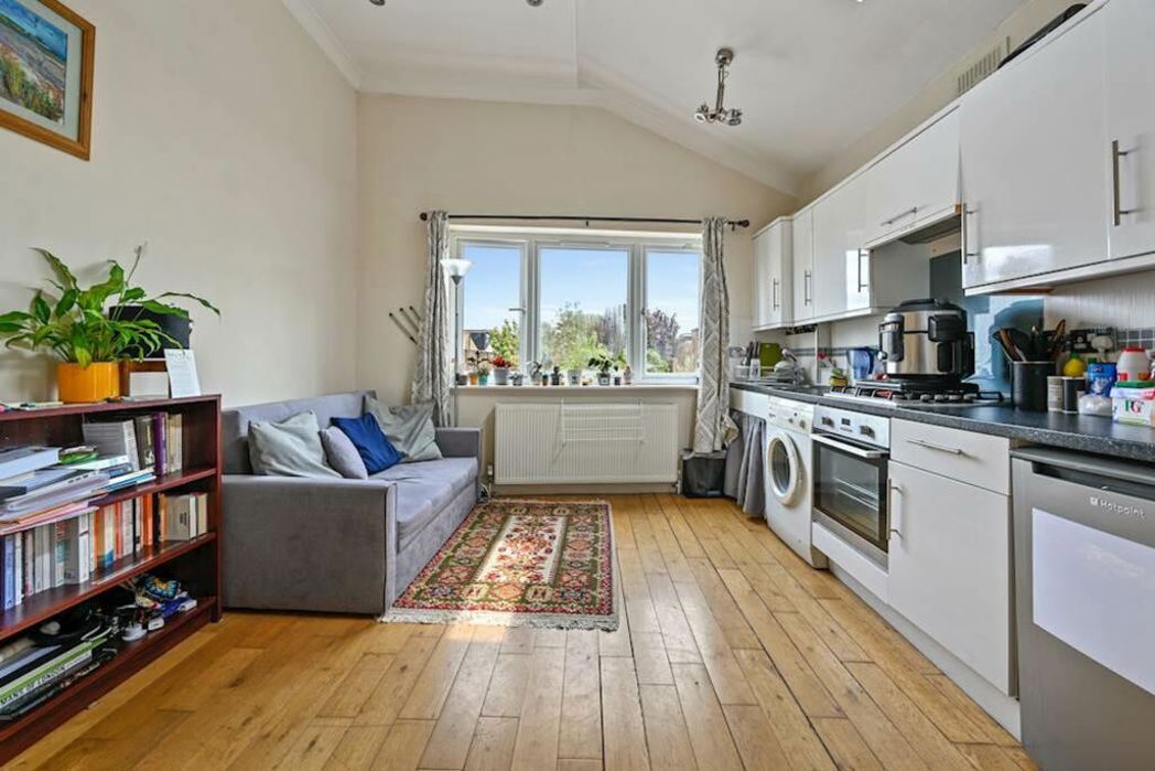 Property image 4 of 11