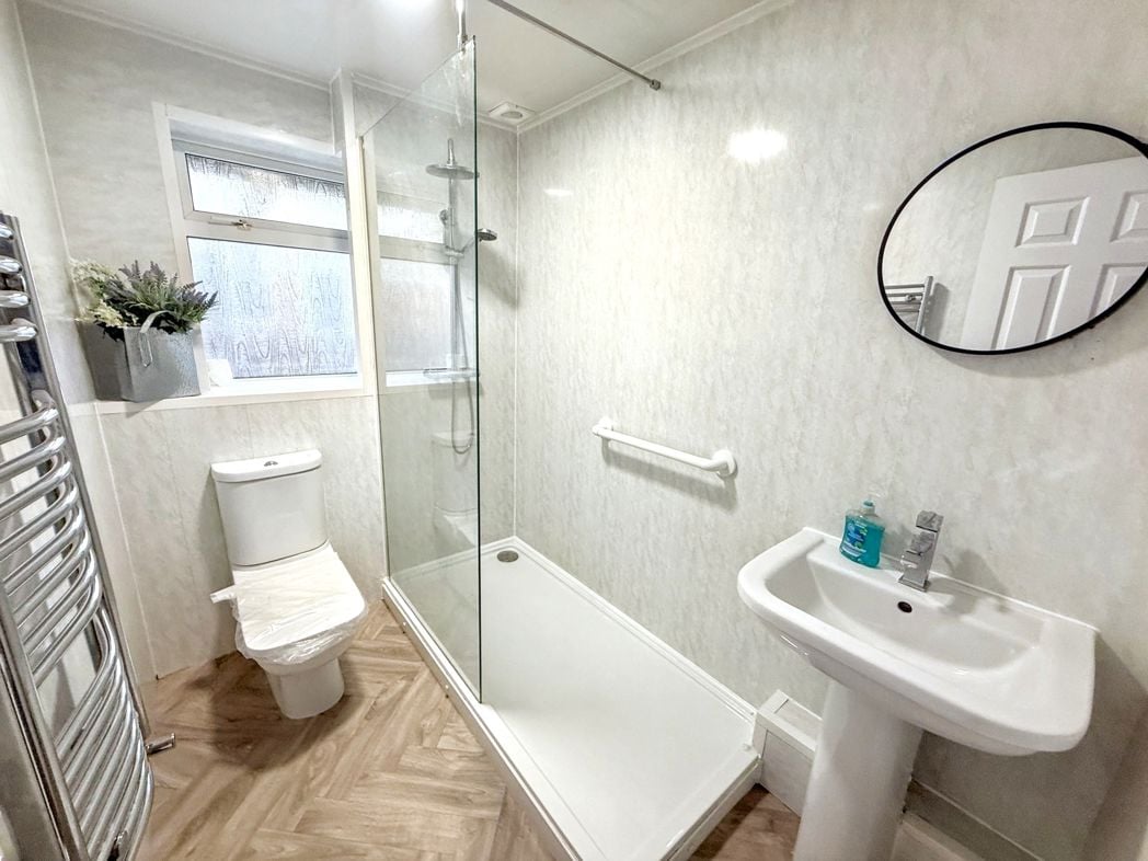 Property image 8 of 9