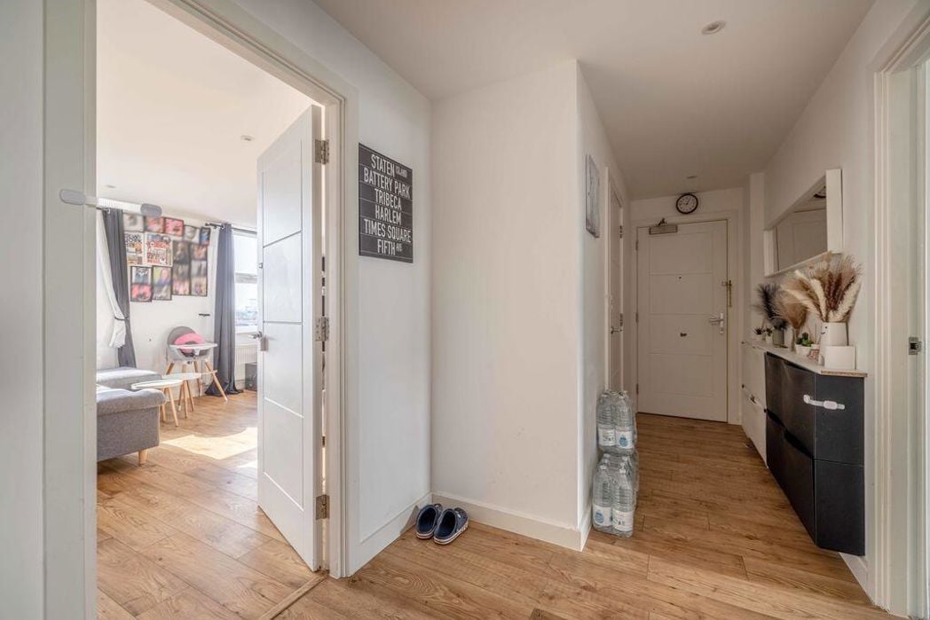 Property image 2 of 9