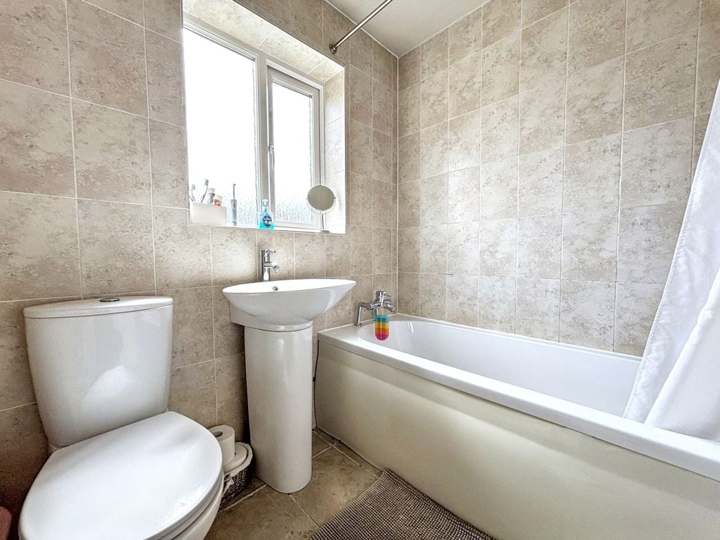 Property image 11 of 17