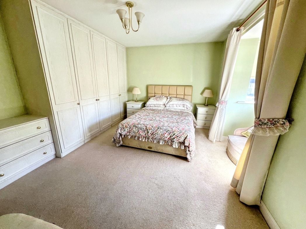 Property image 9 of 16