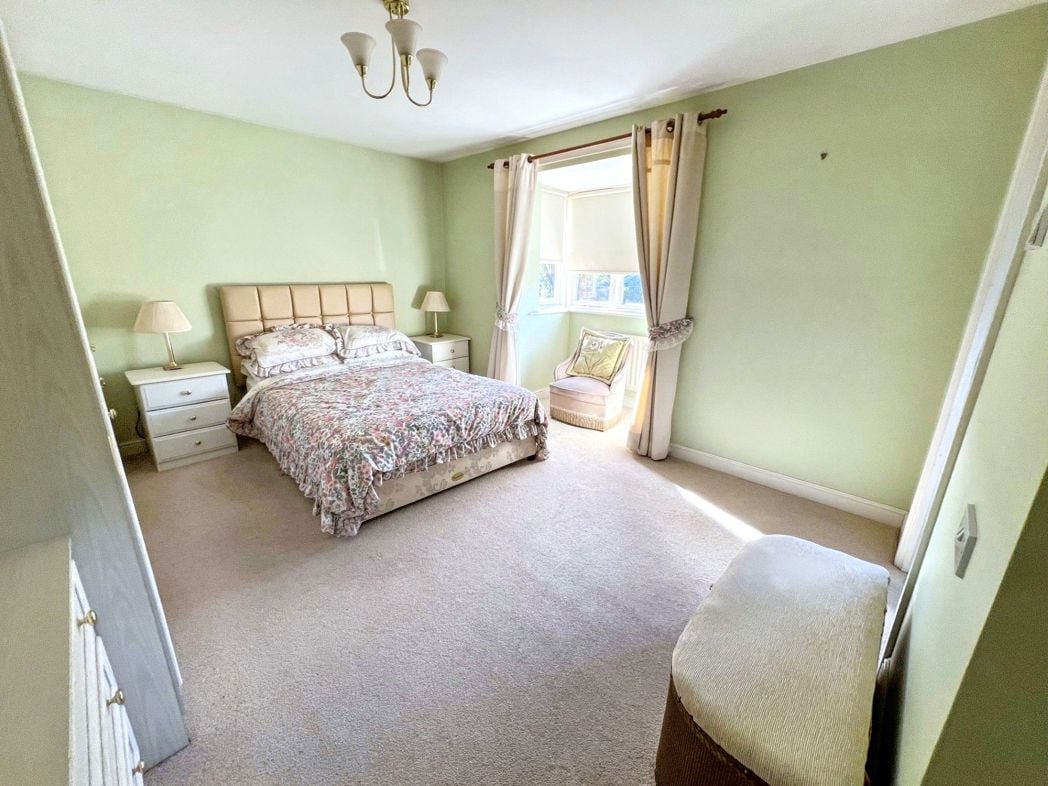 Property image 8 of 16