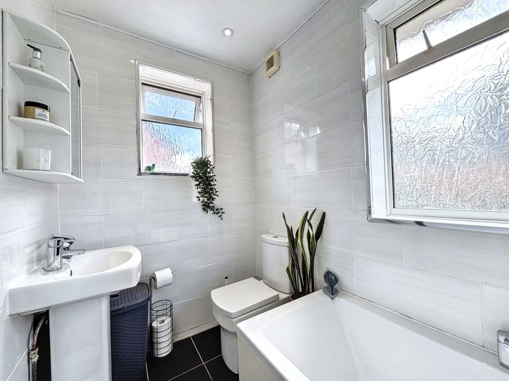 Property image 11 of 14