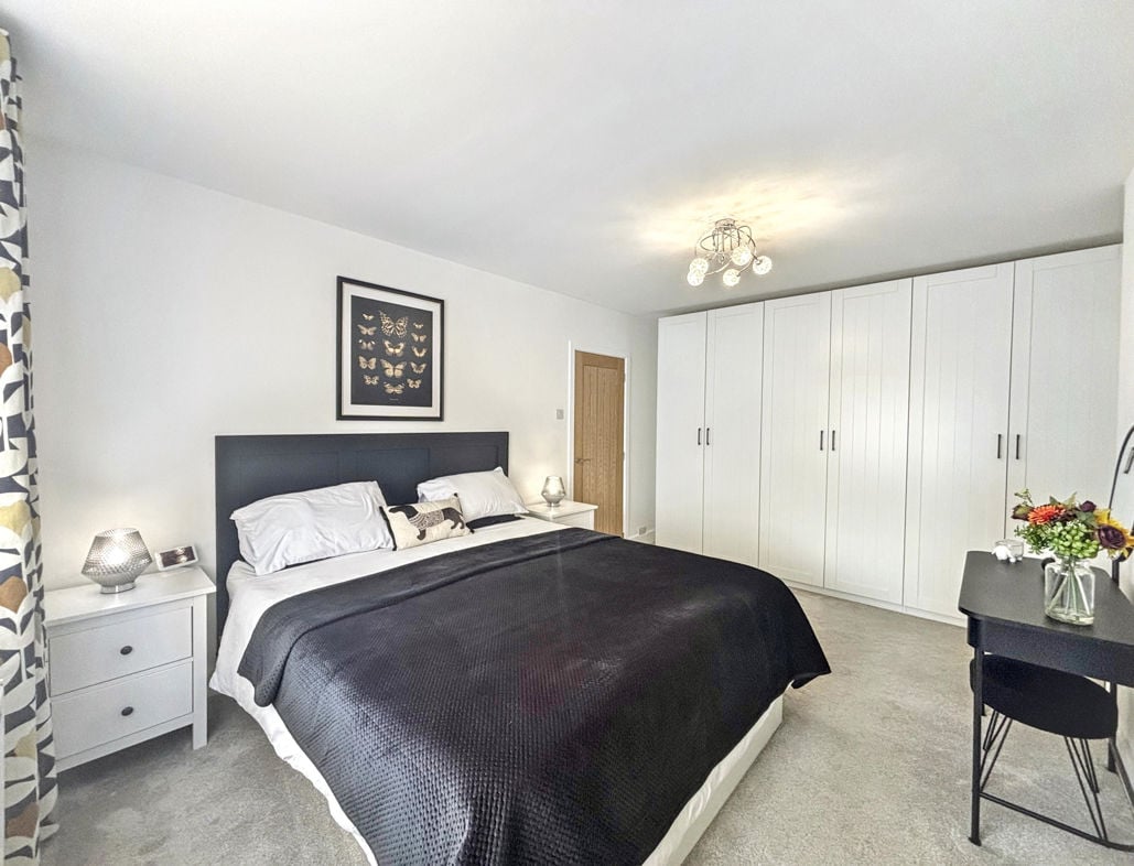 Property image 11 of 27