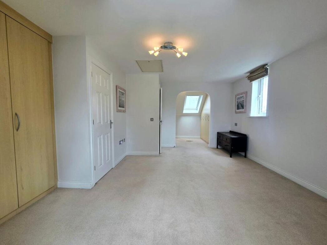 Property image 11 of 18