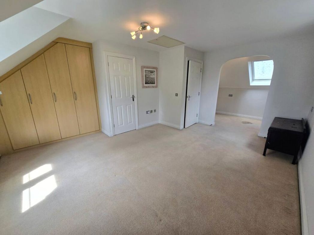 Property image 12 of 18