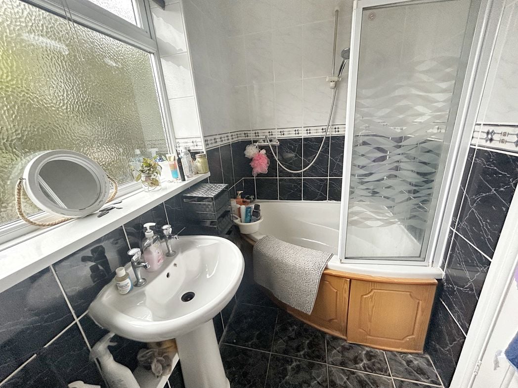 Property image 4 of 8