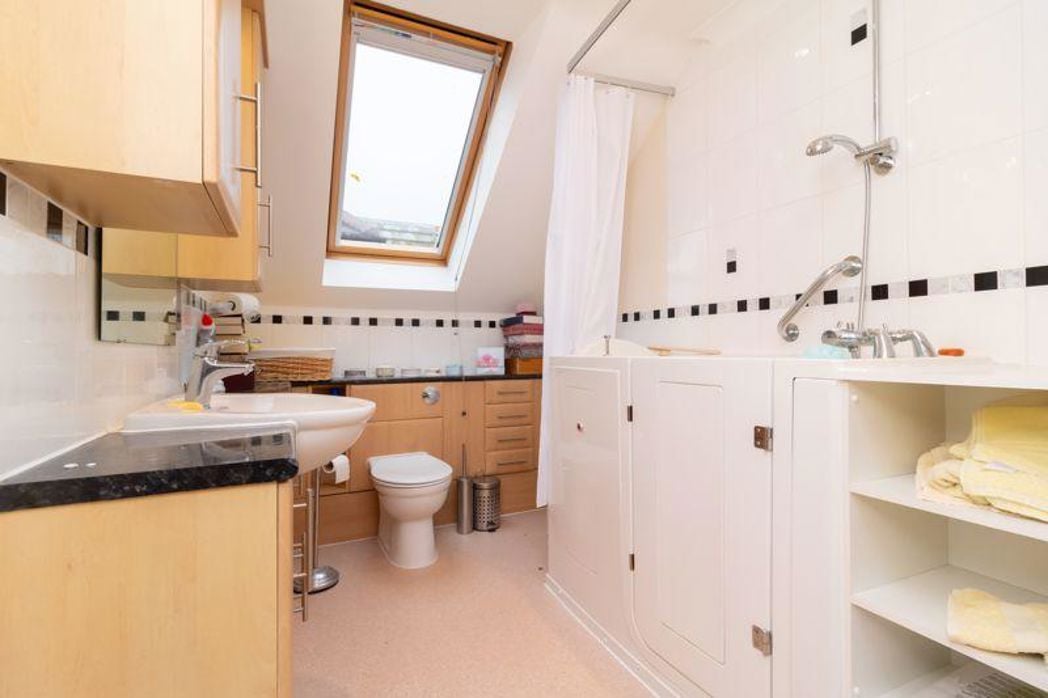 Property image 11 of 19
