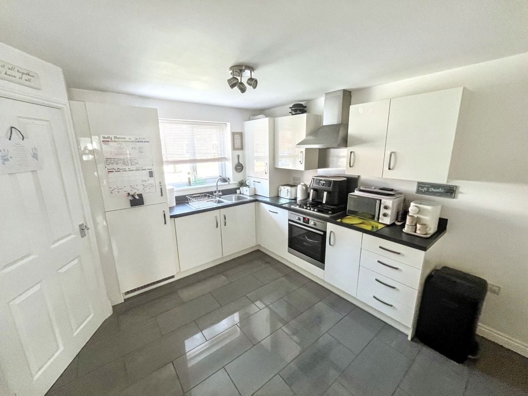 Property image 4 of 15