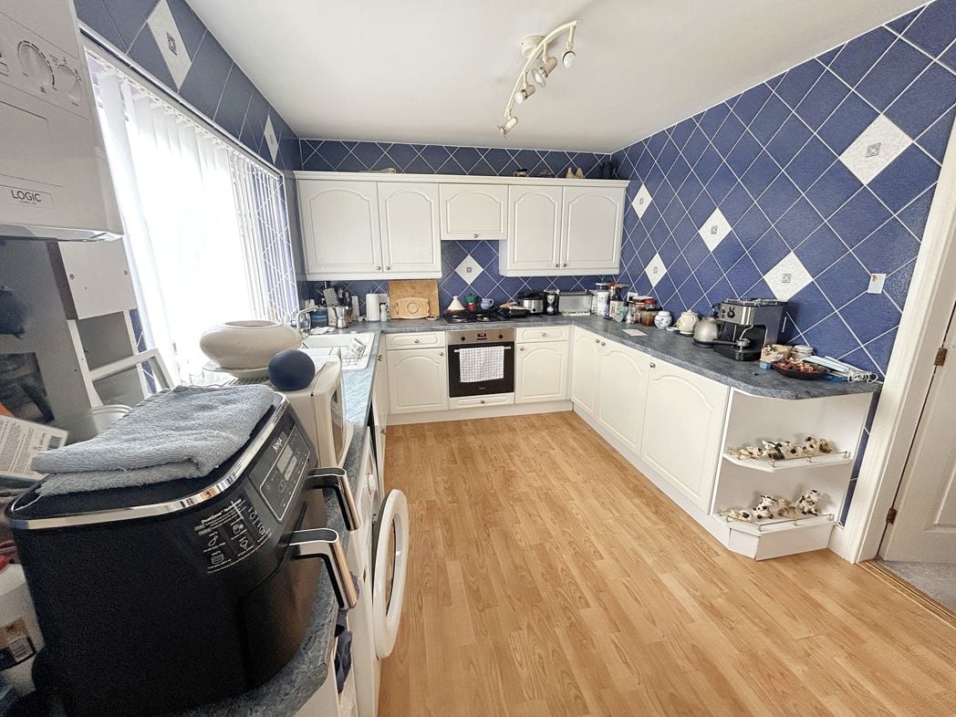 Property image 11 of 13