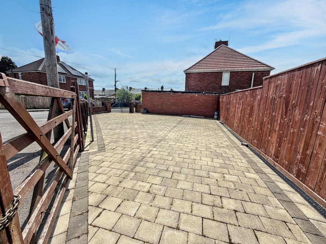 Property image 16 of 18