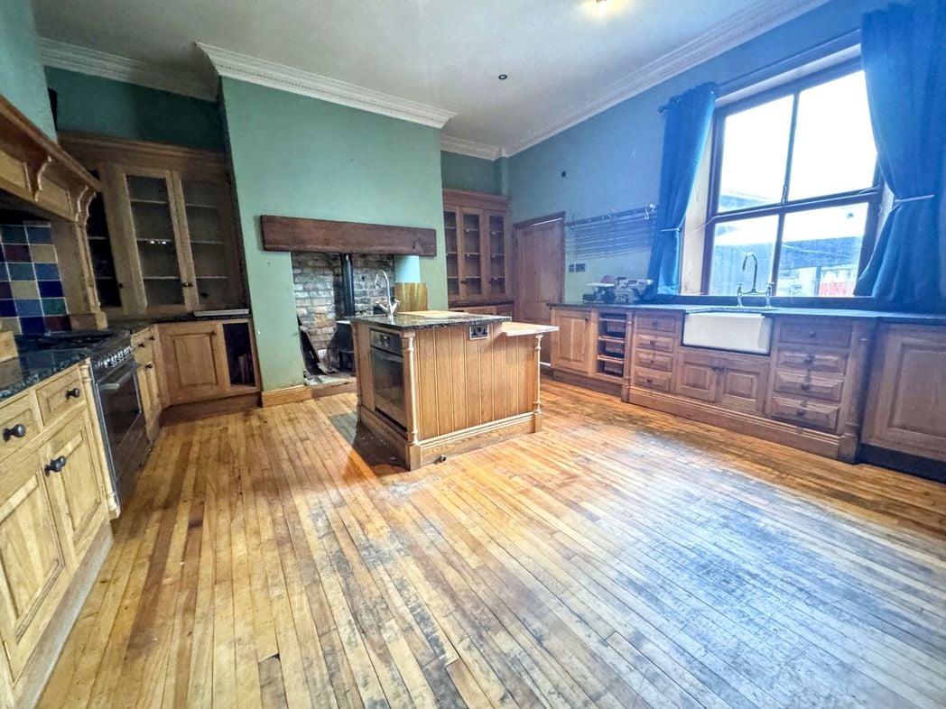 Property image 2 of 31