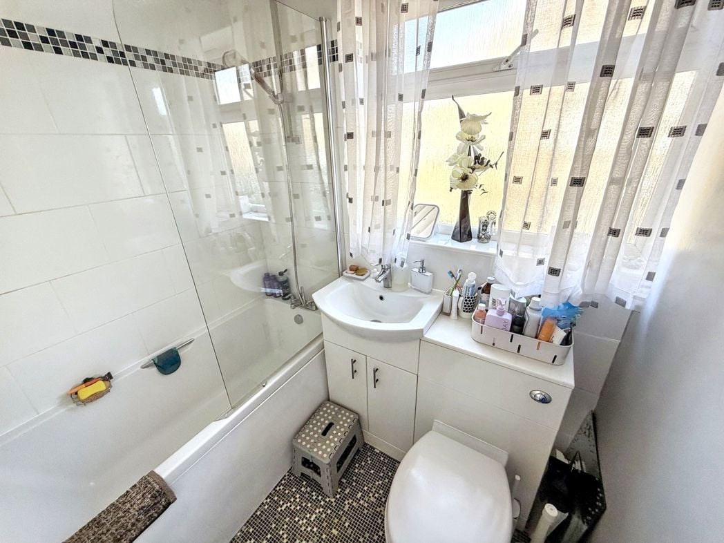 Property image 11 of 16