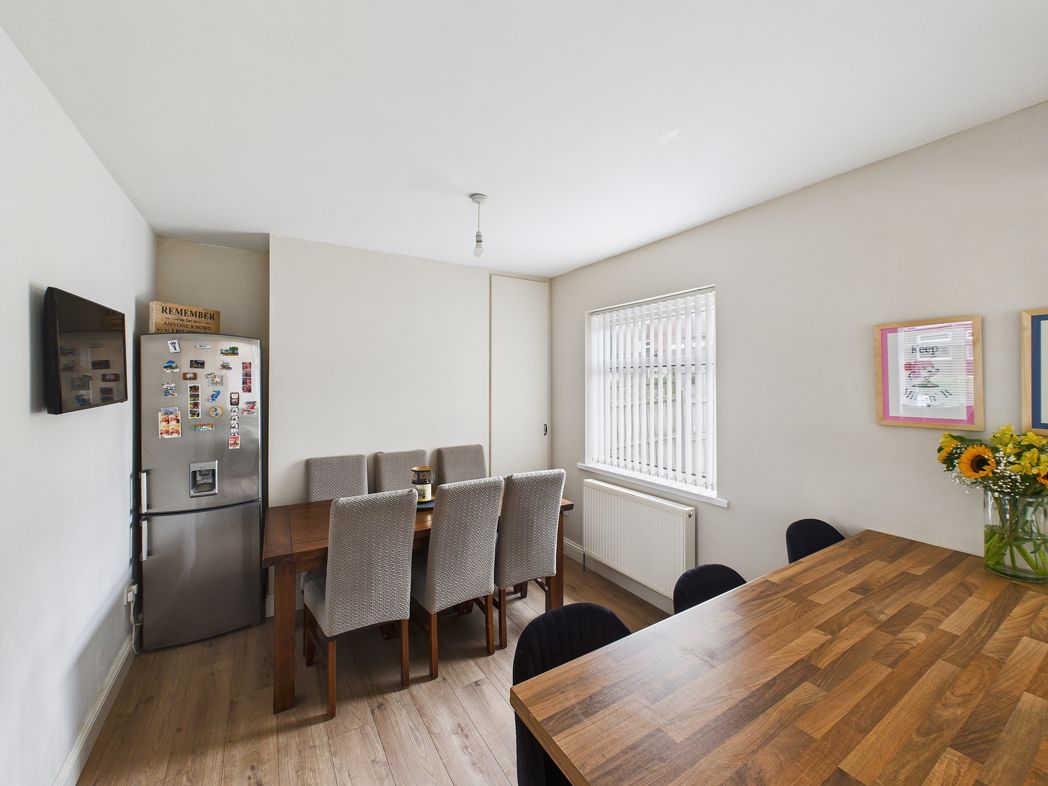 Property image 5 of 11