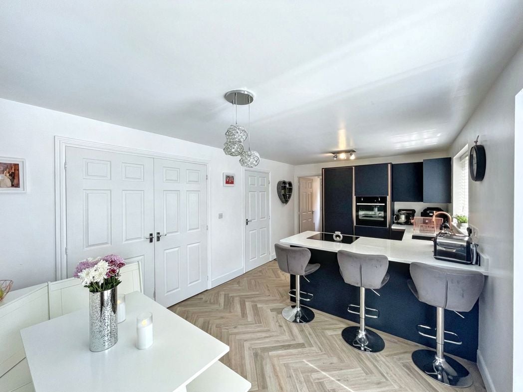 Property image 9 of 27