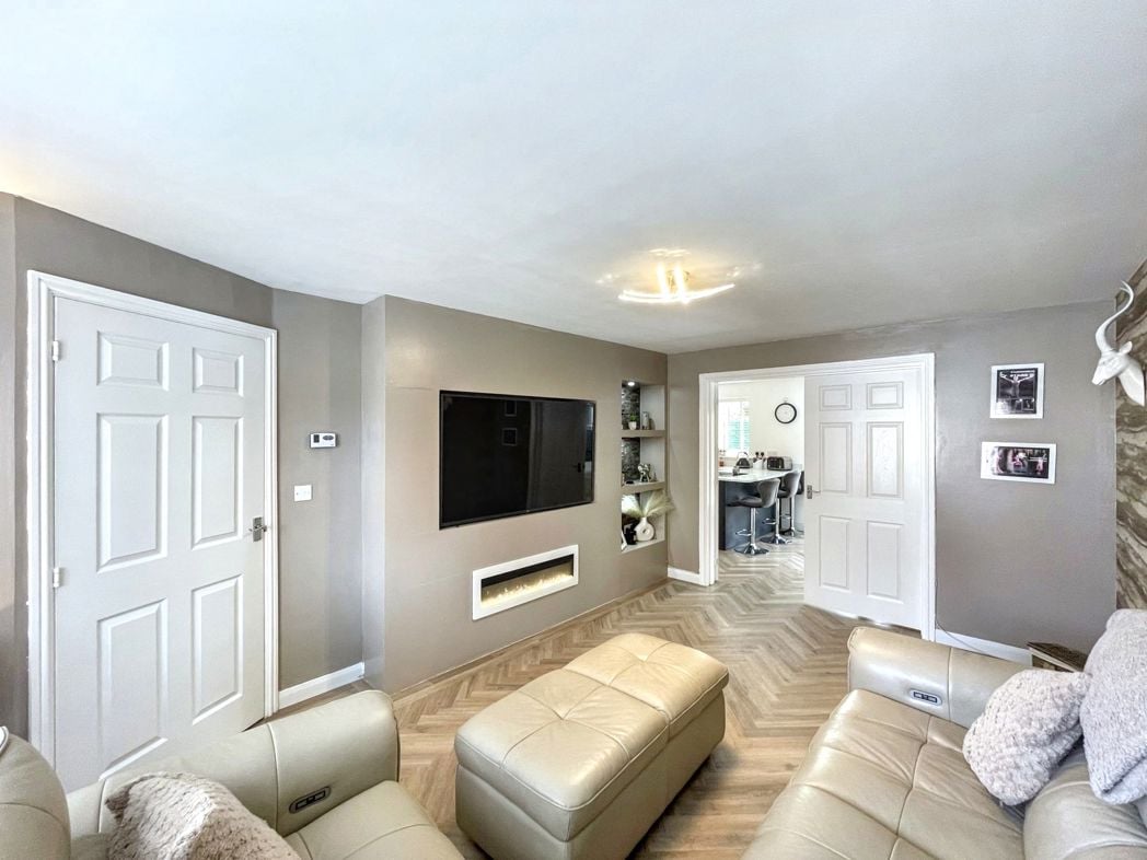Property image 4 of 27