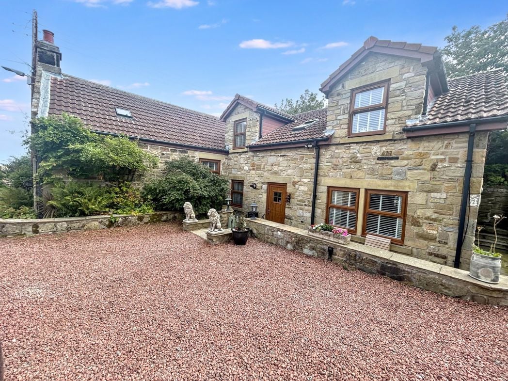 Property image 2 of 34