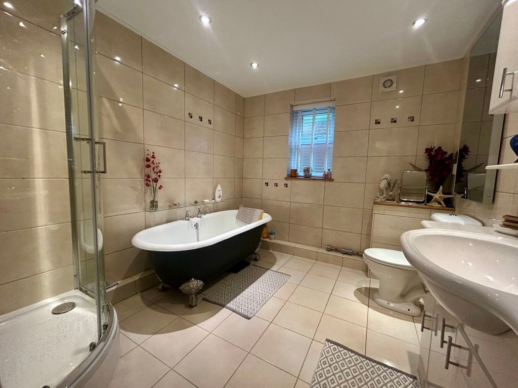 Property image 9 of 34