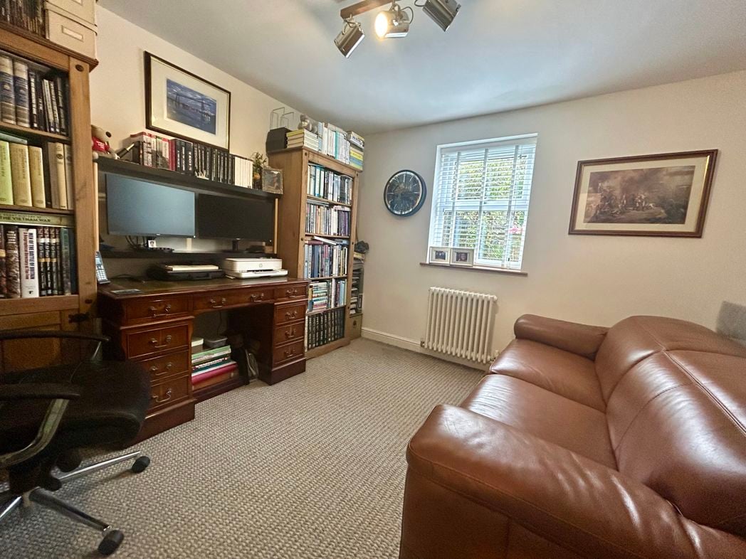 Property image 11 of 34