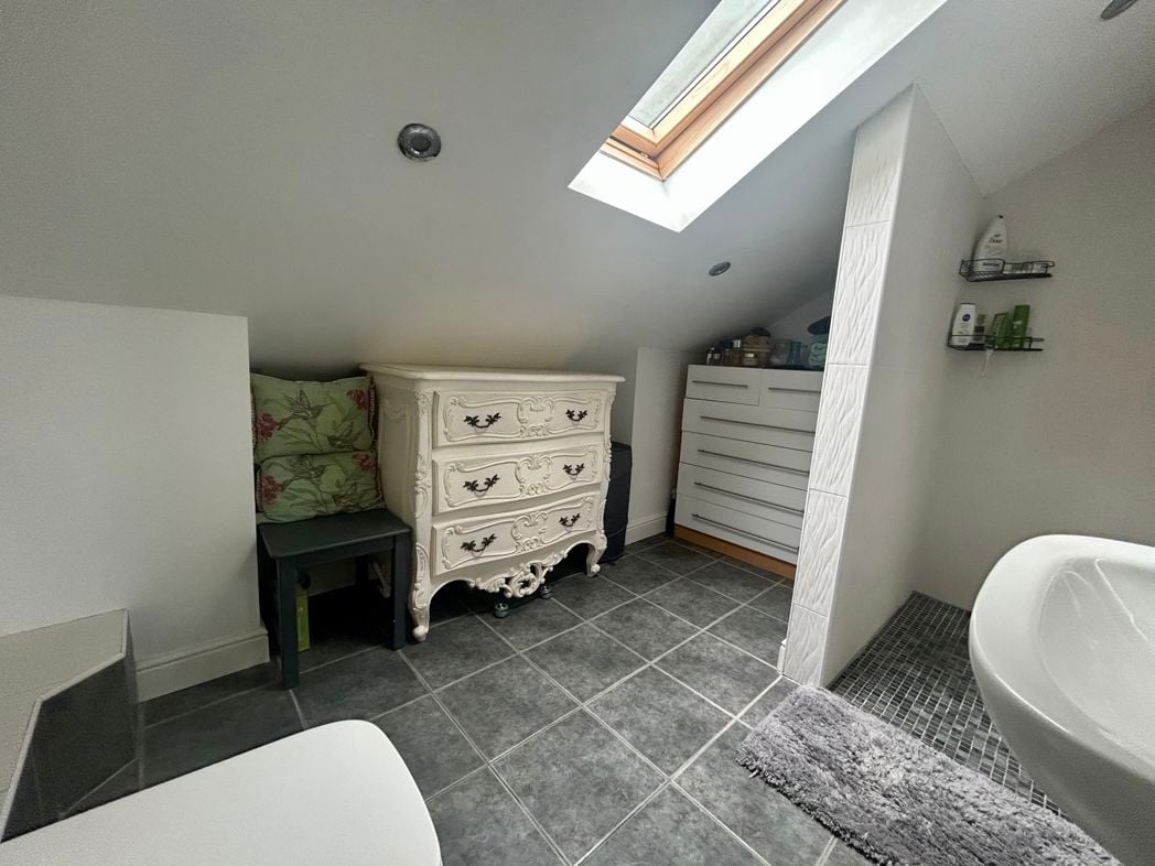 Property image 16 of 34