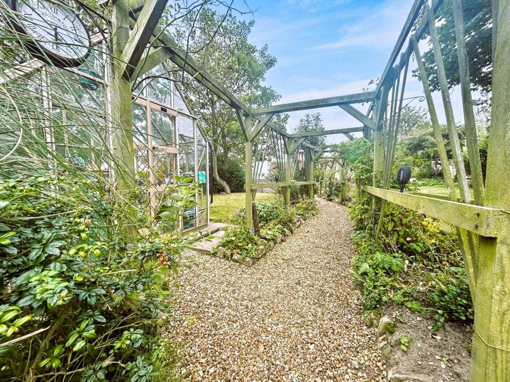 Property image 25 of 34