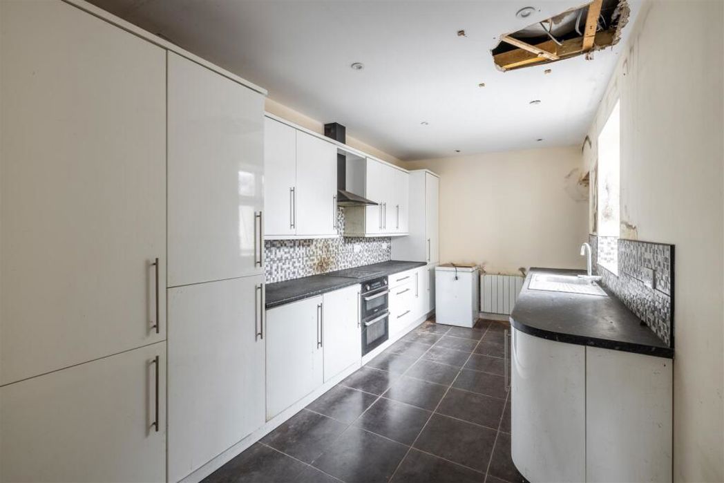 Property image 2 of 11