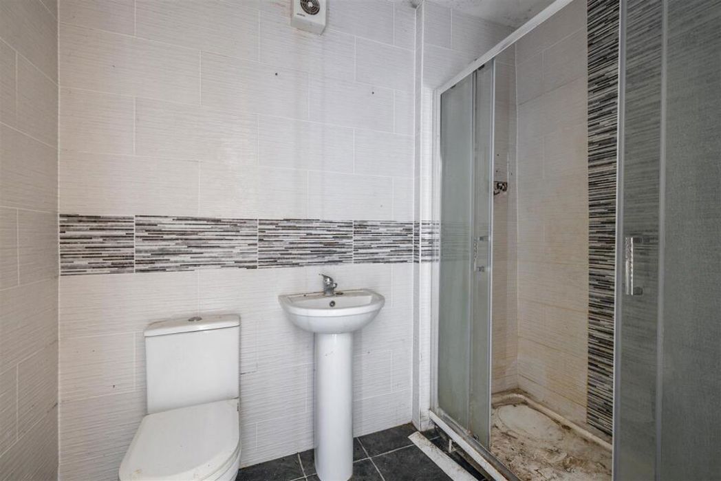 Property image 4 of 11