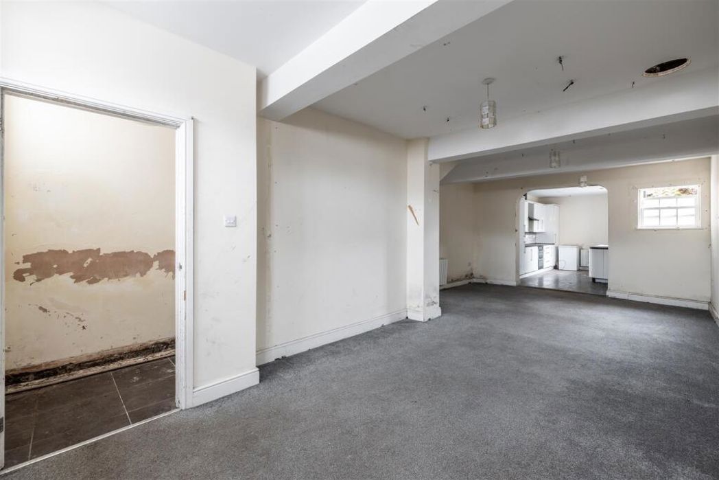 Property image 5 of 11
