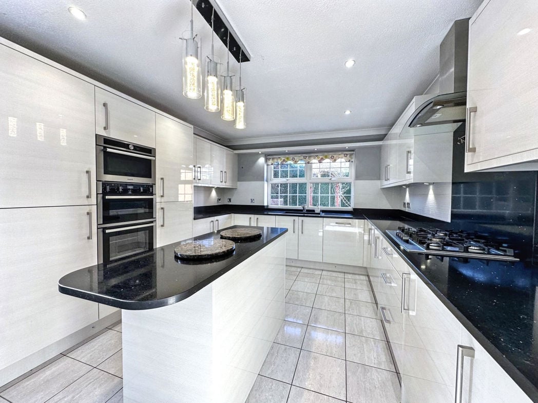 Property image 9 of 27