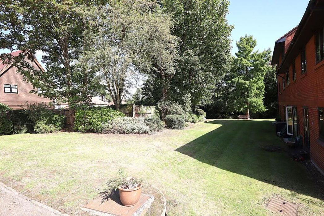 30 Meadowcroft, Bushey, Hertfordshire, WD23 3BX