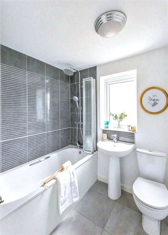 Property image 11 of 17