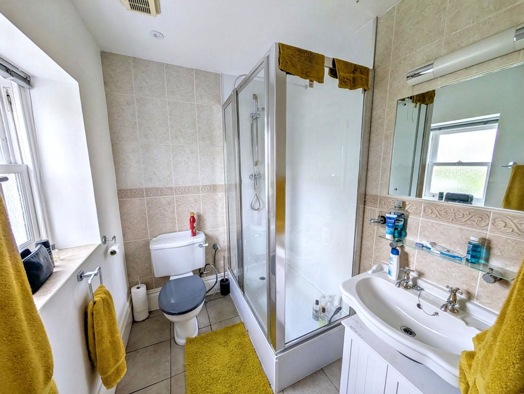 Property image 8 of 18