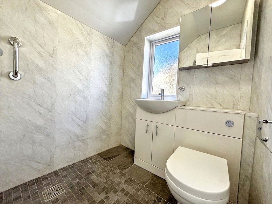 Property image 8 of 9