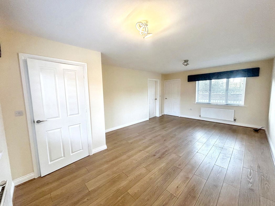 Property image 4 of 19