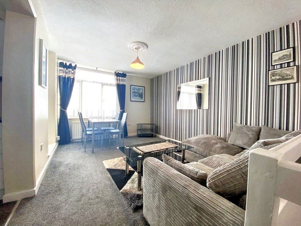 Property image 3 of 12