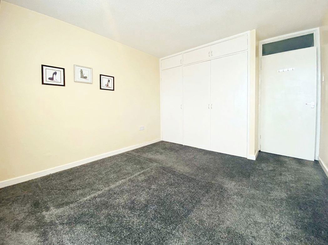 Property image 4 of 12