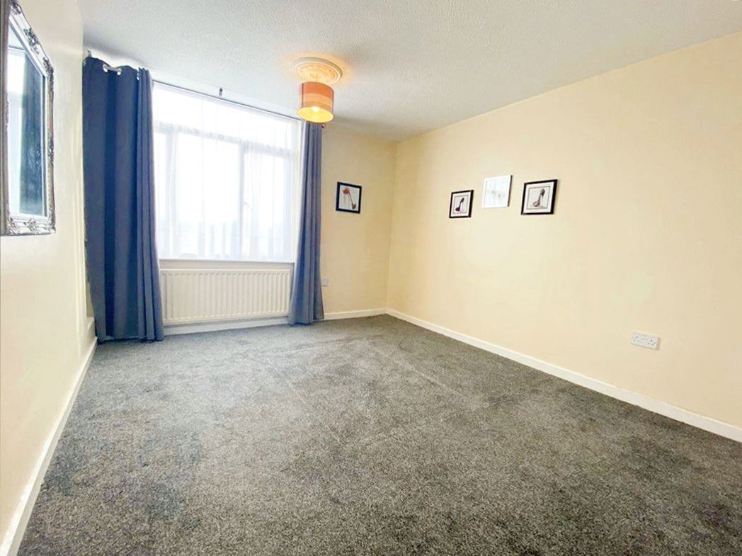 Property image 6 of 12