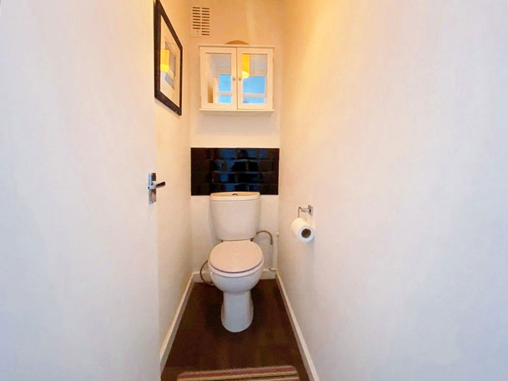 Property image 8 of 12