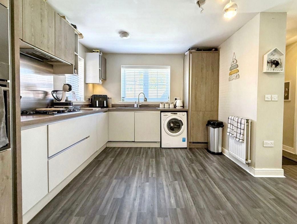 Property image 11 of 21