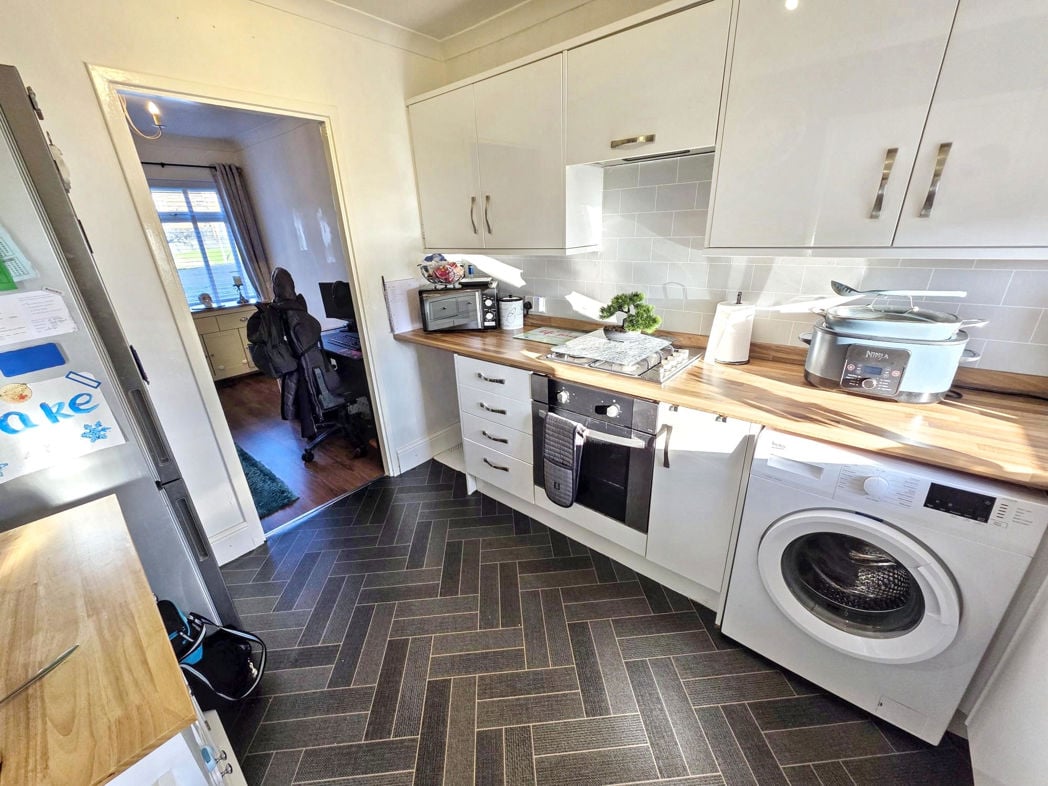 Property image 5 of 12