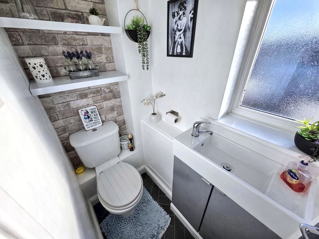 Property image 10 of 12