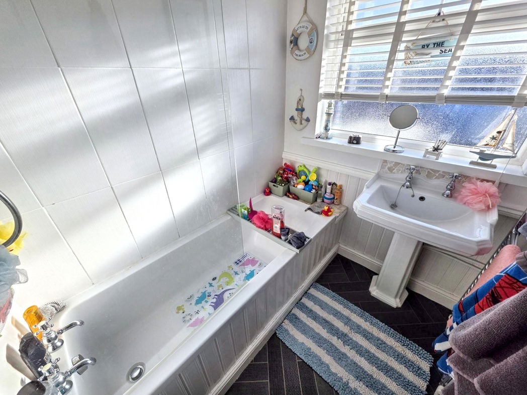 Property image 11 of 12