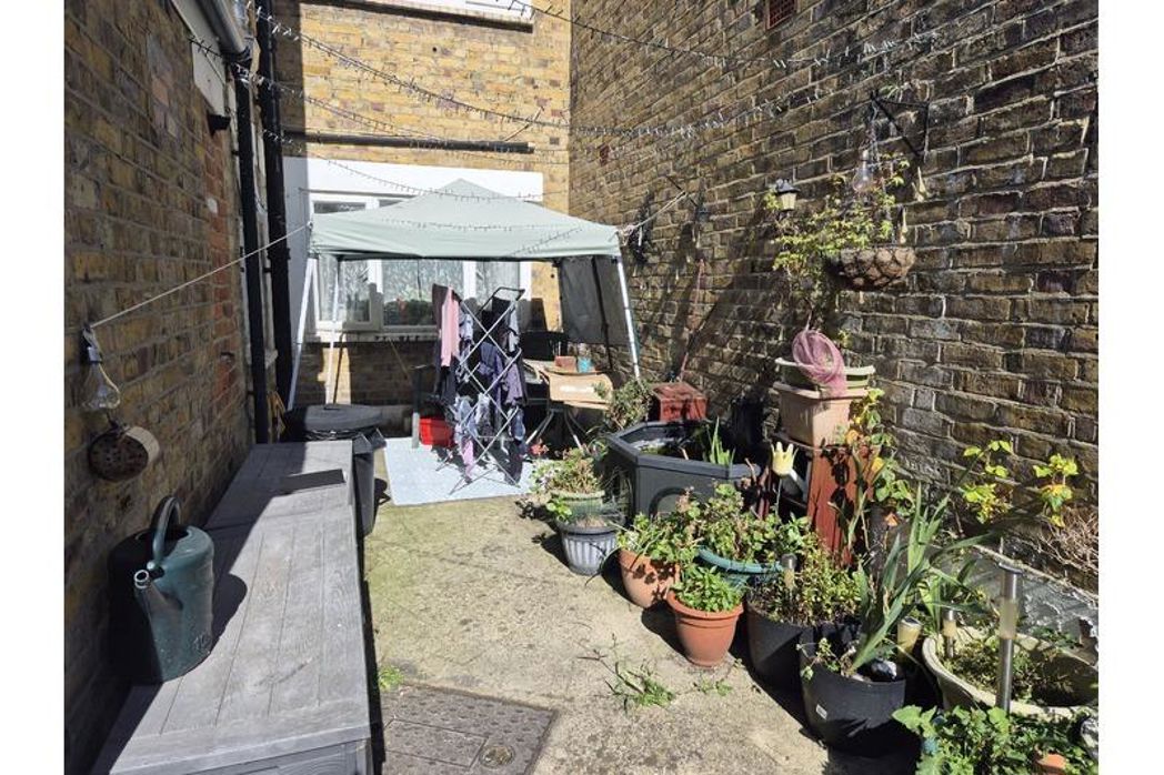 Basement Flat, Ramsgate, Kent, CT11 8PP