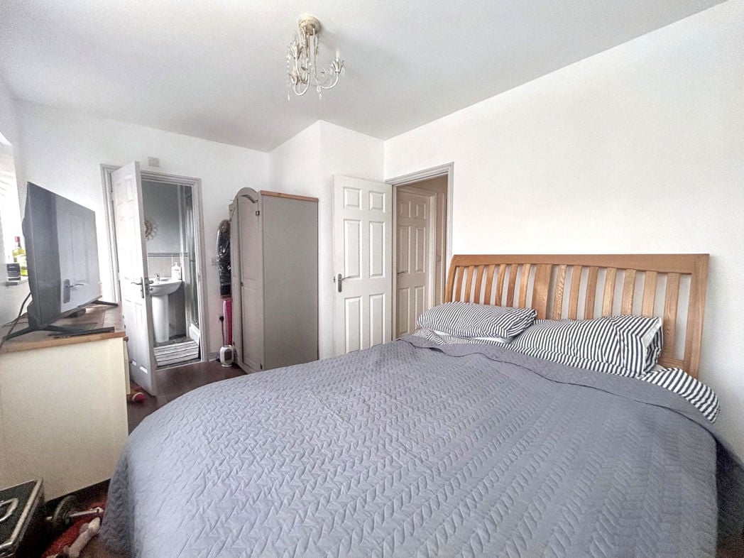 Property image 10 of 17