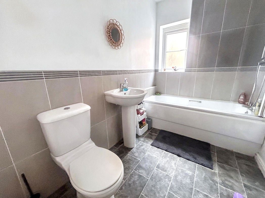 Property image 14 of 17