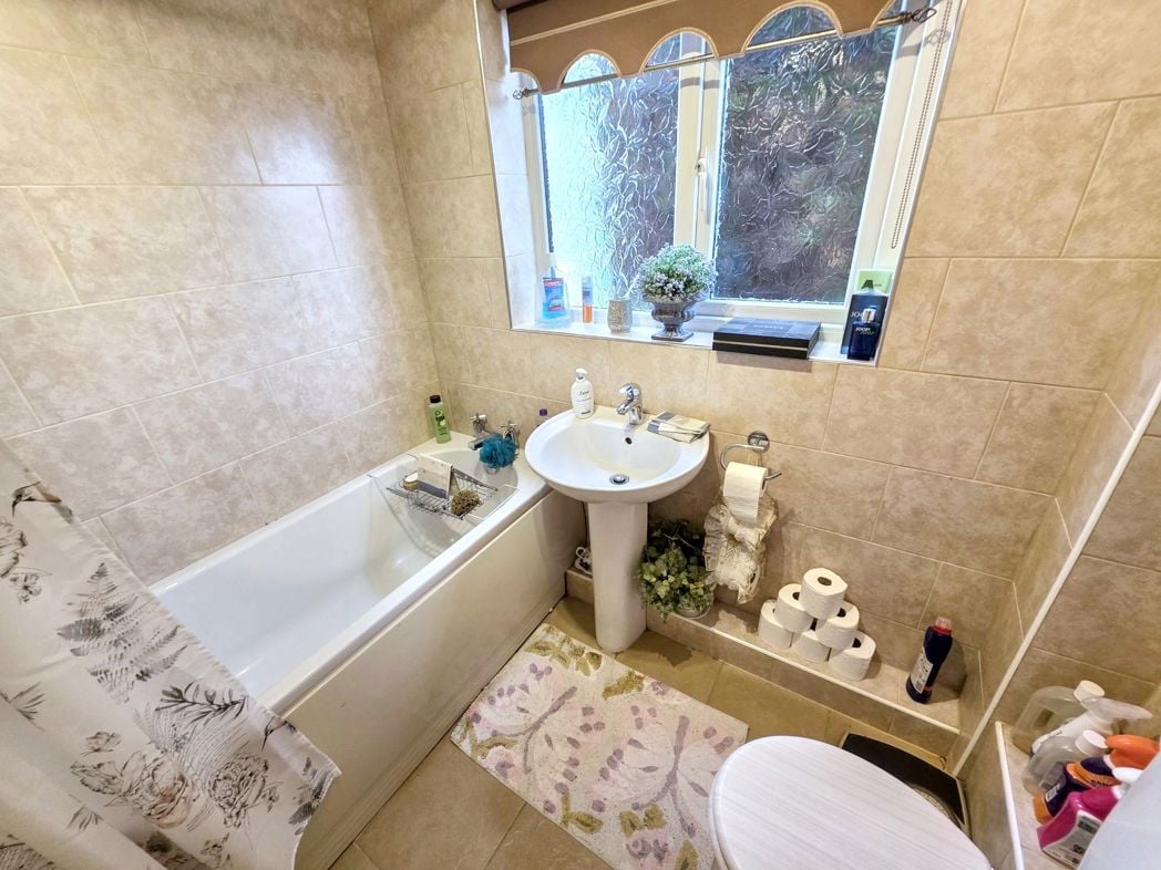 Property image 6 of 9
